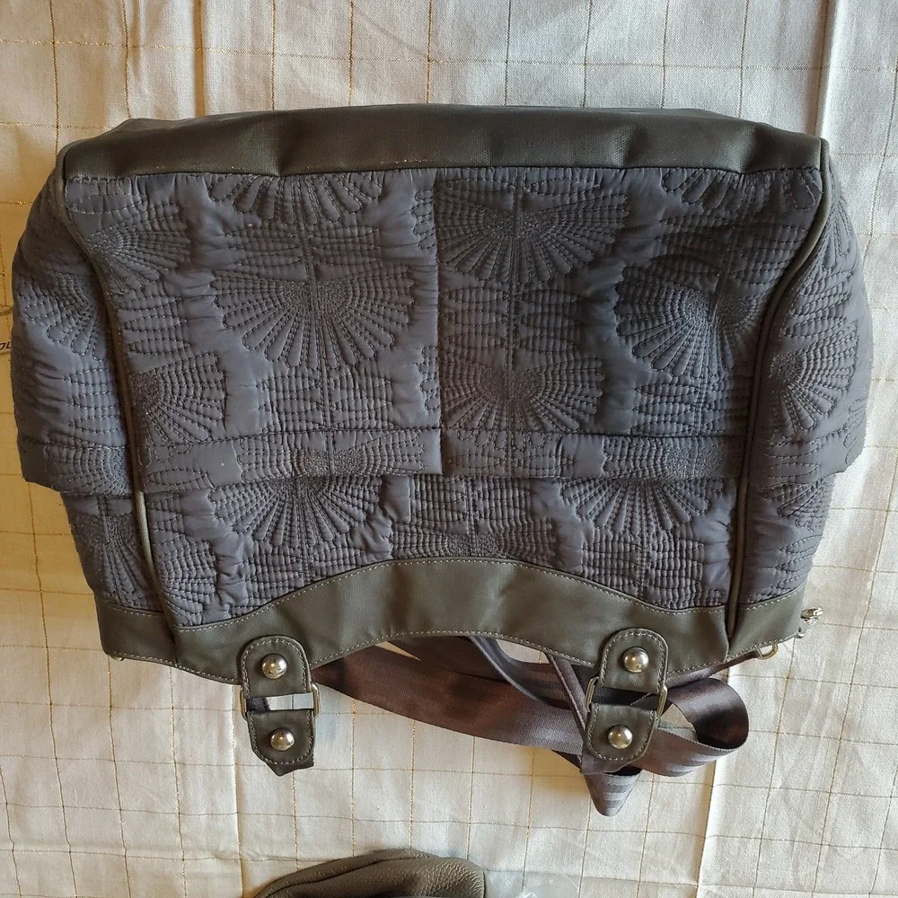 Petunia Pickle Bottom Convertible Diaper Bag‎ Backpack Tote Gray Floral Quilted